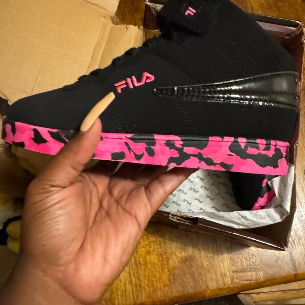 Shoes - Picture 4 of 4